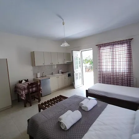 Eleni's Comfy Double With Balcony Апартаменты Agia Kiriaki (Laconia)